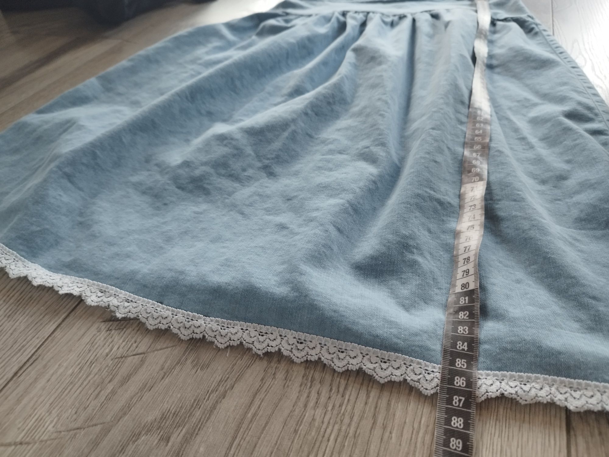 R.M miękki jeans sukienka na ramiączkach wykończona koronką