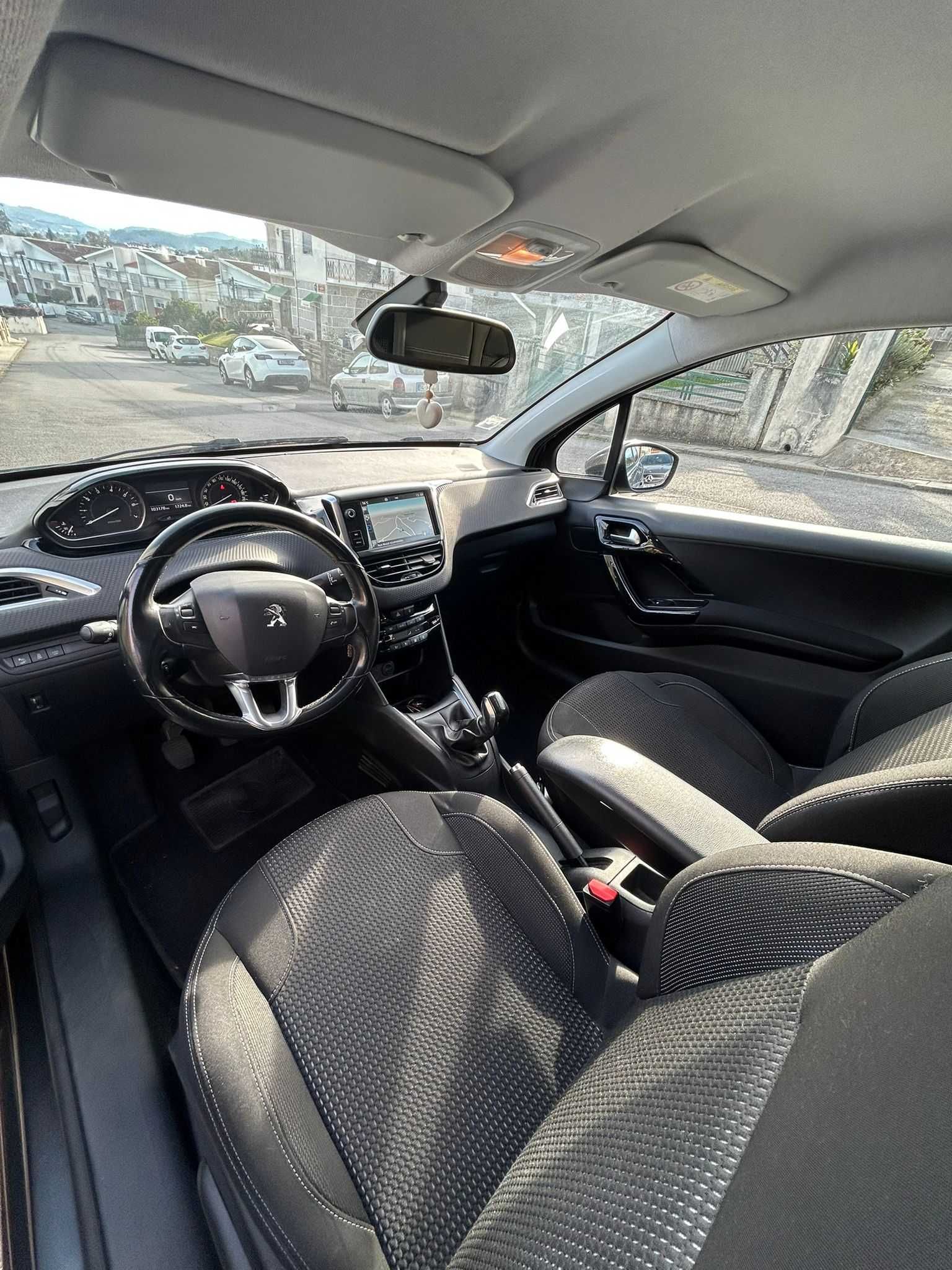 Peugeot 208 1.2 PureTech Allure | 8500€