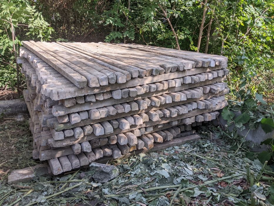 Стовпчики продам бетонні вживані