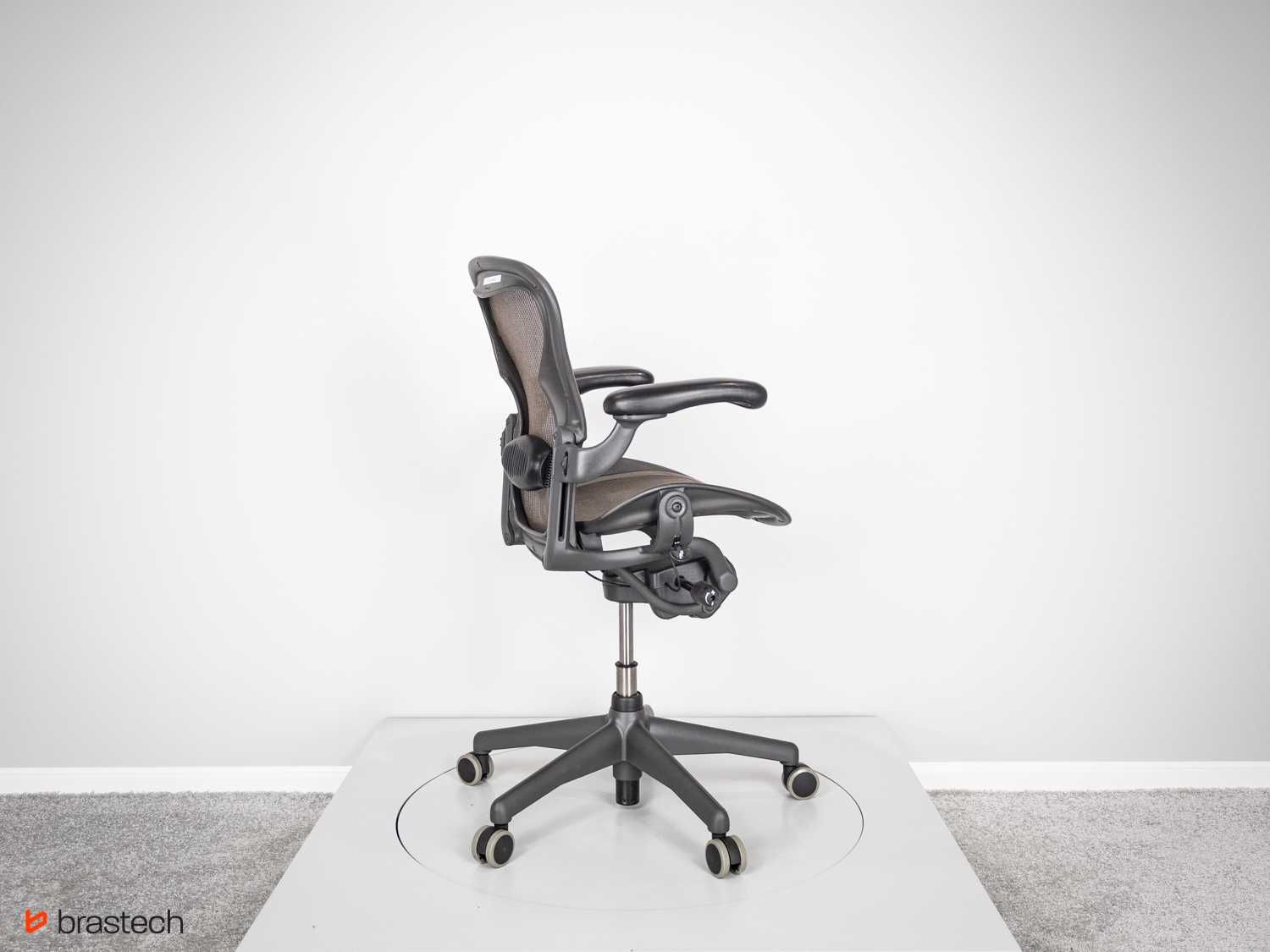 Krzesło biurowe Herman Miller Aeron Classic rozmiar A