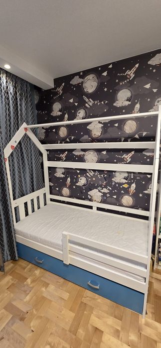 Łóżko dziecięce domek z szufladą + prawie nowy materac łóżeczko
