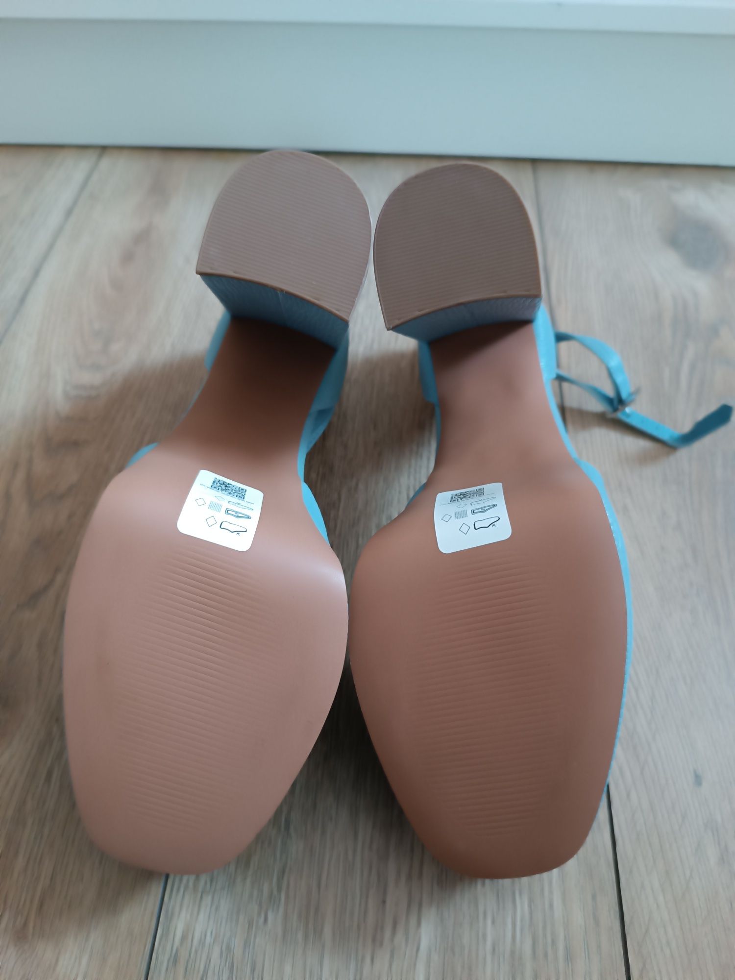 Niebieskie czółenka ASOS