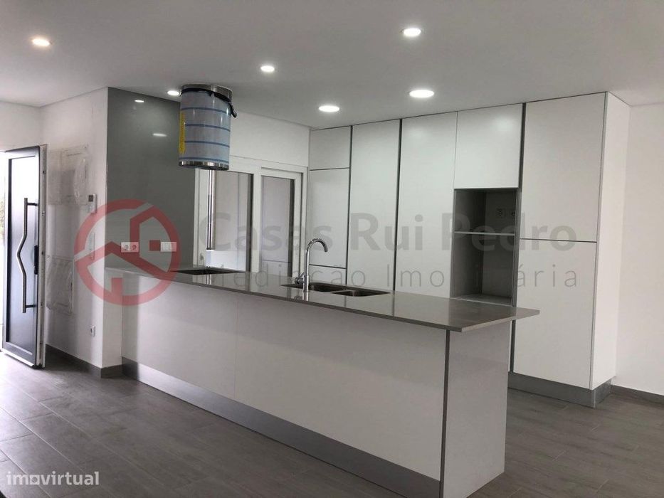 Moradia T3+2 em Vale de Milhaços