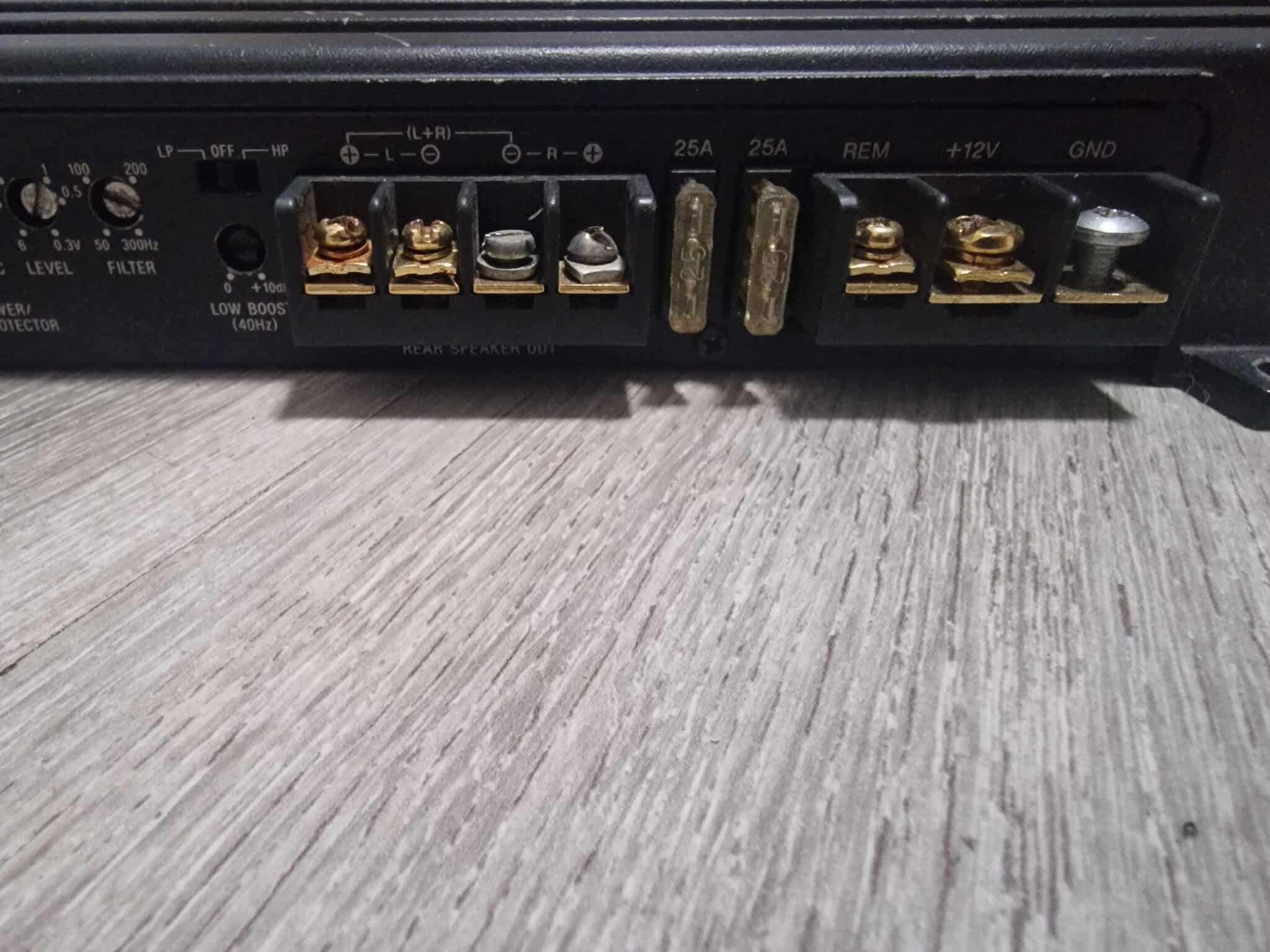 Wzmacniacz car audio 700W 4 kanały 4x70
