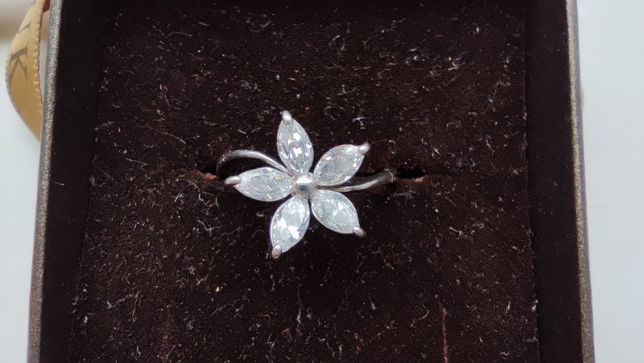 Pierścionek srebrny W.KRUK - srebro 925 cyrkonie - r. 16 - kwiatek