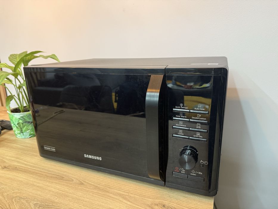 Kuchenka mikrofalowa Samaung MS23K3515GK/E2 stan bardzo dobry