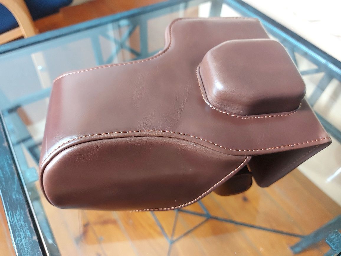 Capa em pele para Câmara Sony
A7Il, A7SIl, A7RII Mark l
A7Il, A7