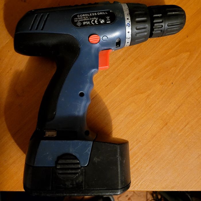 Шуруповерт рабочий.Читаем.