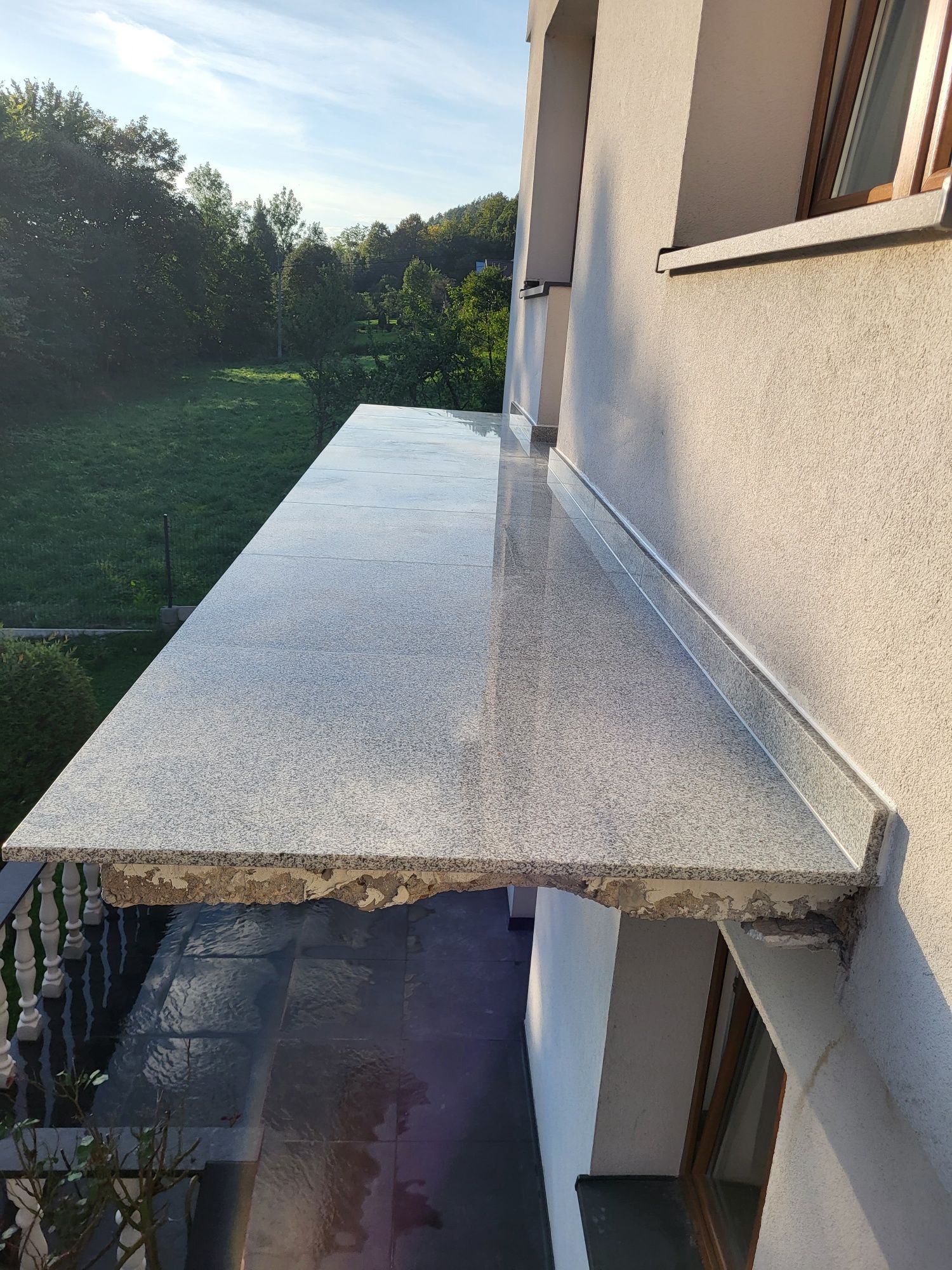 Balkon z granitu