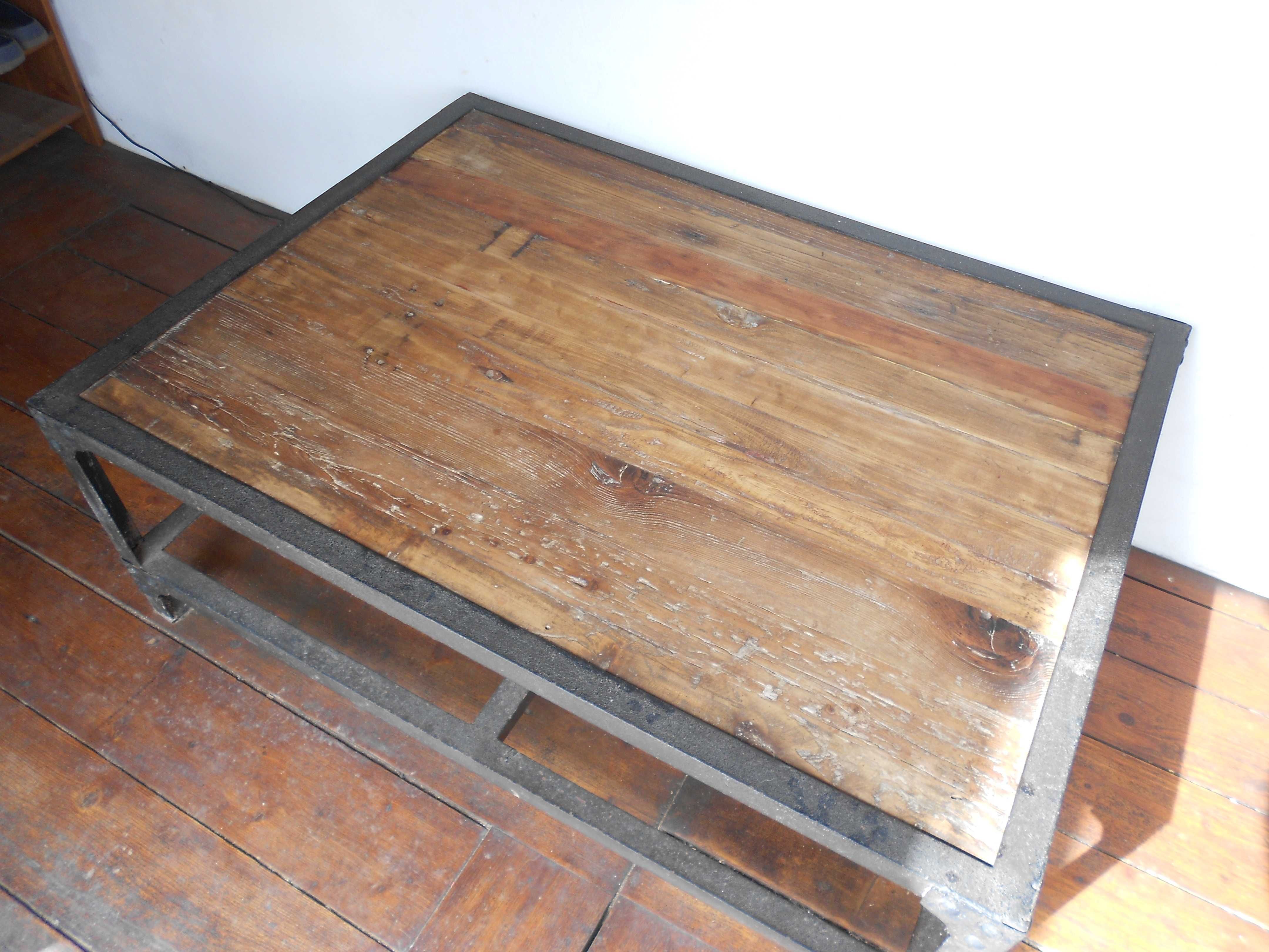 Mesa rustica de ferro e madeira