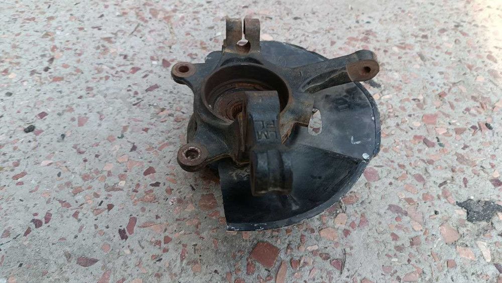 Поворотный кулак Kia Sportage 2010 - 2018 левая и правая