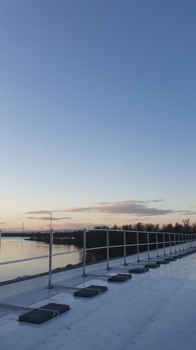 Montaż hydroizolacji membraną PVC, TPO, EPDM na dachu płaskim