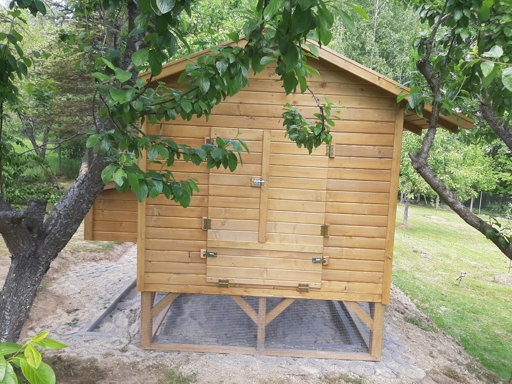 Kurnik dla kur z wolierą