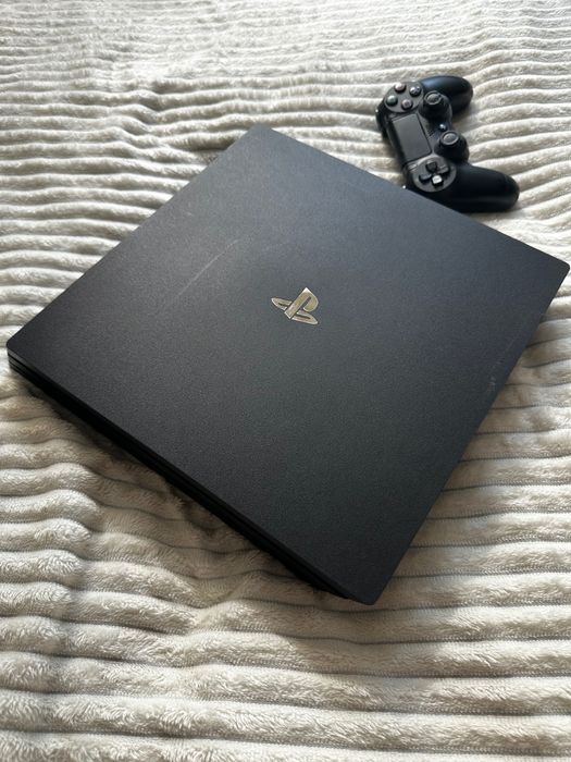 Продам PS4 PRO 1tb
