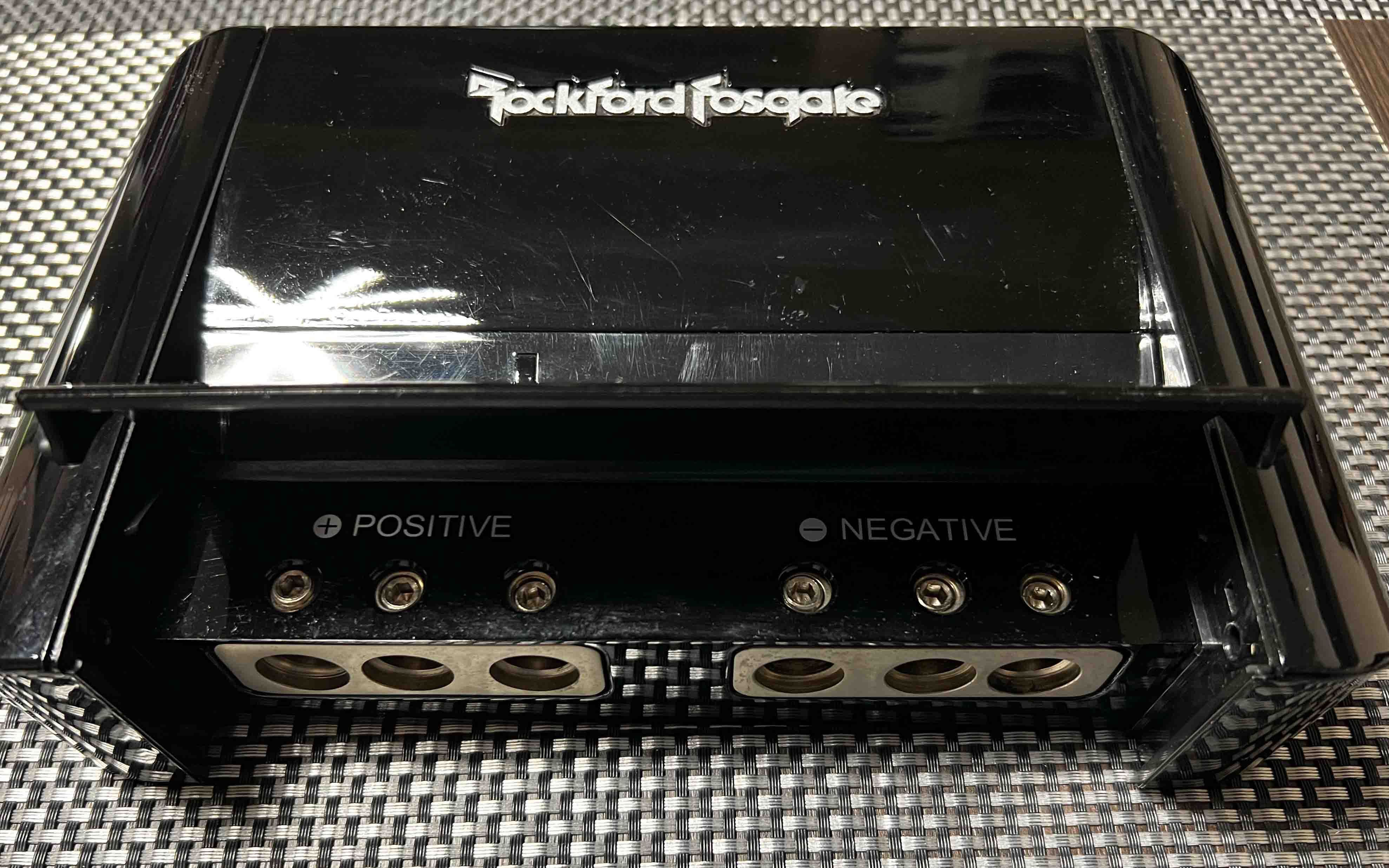 Rockford Fosgate RFC10HB 10 Farad hybrydowy kondensator cyfrowy