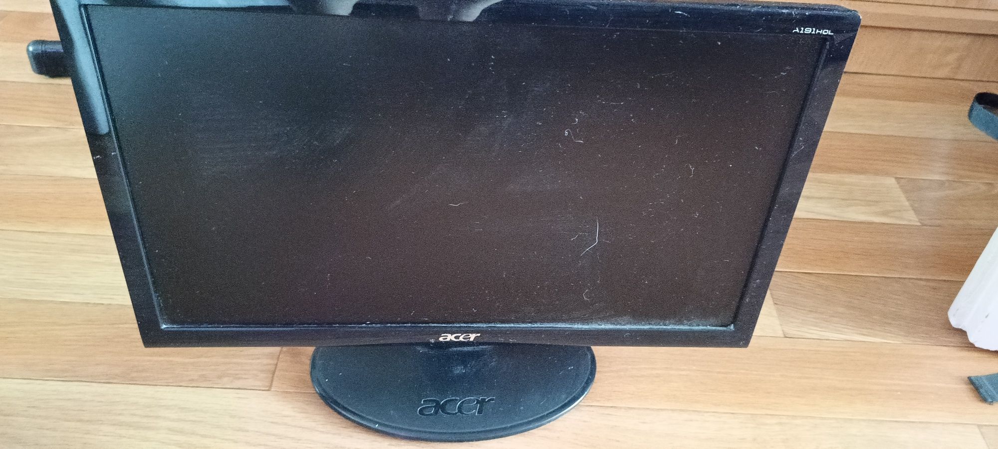 Monitor LG oraz monitor acer