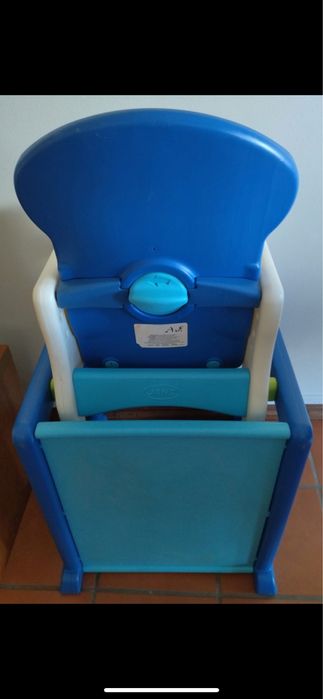 Cadeira de papa convertível em mesa