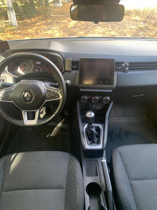 Renault Clio 5 2020 год в отличном состоянии