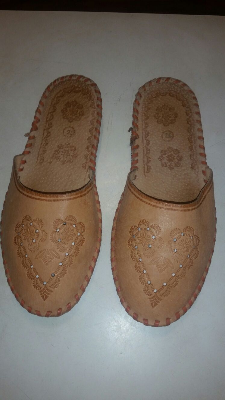 Обувь женская шлепанцы тапки КОЖА новые куплены в Польше р. 36 37