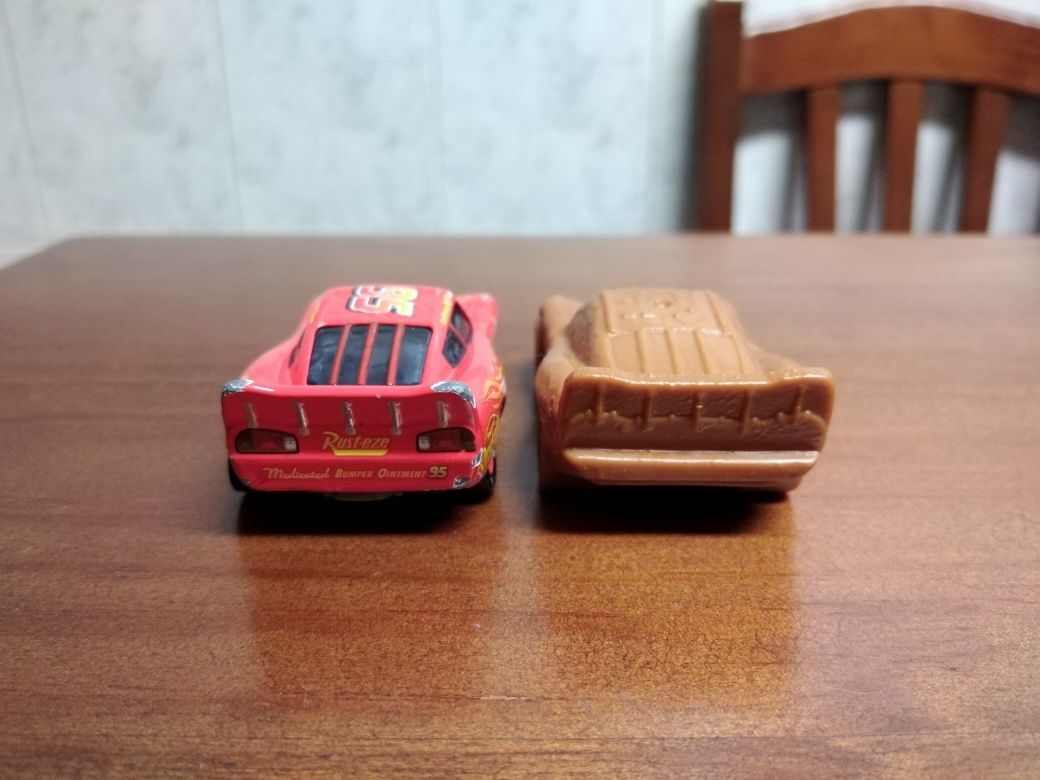 2 Carrinhos da Disney : Mattel