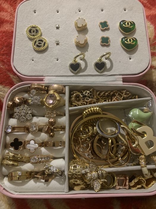 Бижутерія для дівчат красунь.