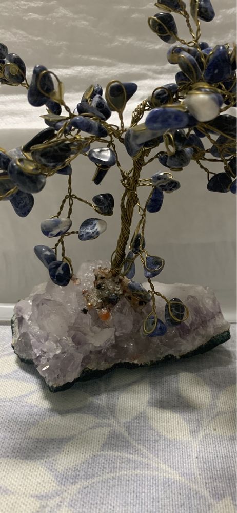 Árvore de pedra Quartz Azul com base Ametista