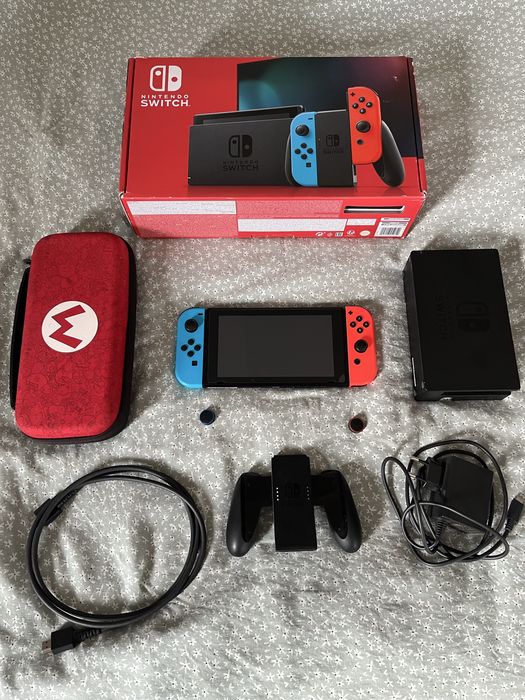 Nintendo Switch v2 plus akcesoria