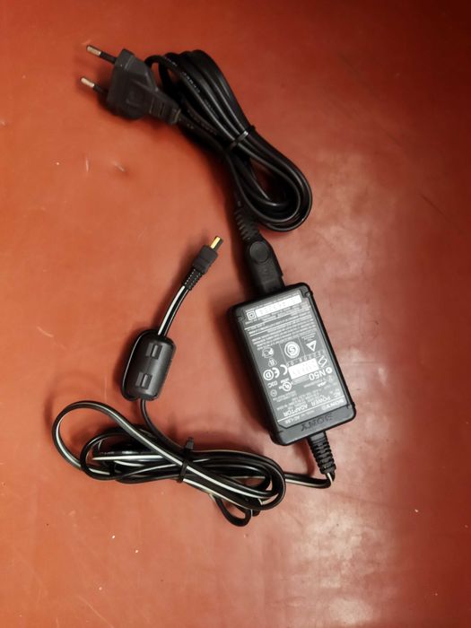 Зарядное устройство AC-LS5 для фотокамеры SONY.