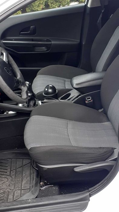 Kia CEE D  Salon PL