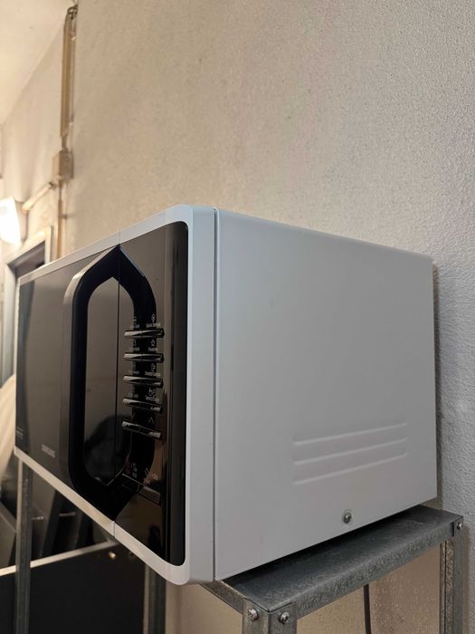 Micro-ondas SAMSUNG (23 L - Branco)