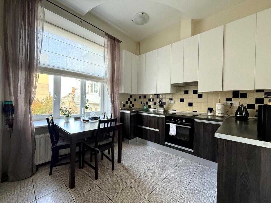 Січових Стрільців 40/1, Львівська площа, Шевченківський центр