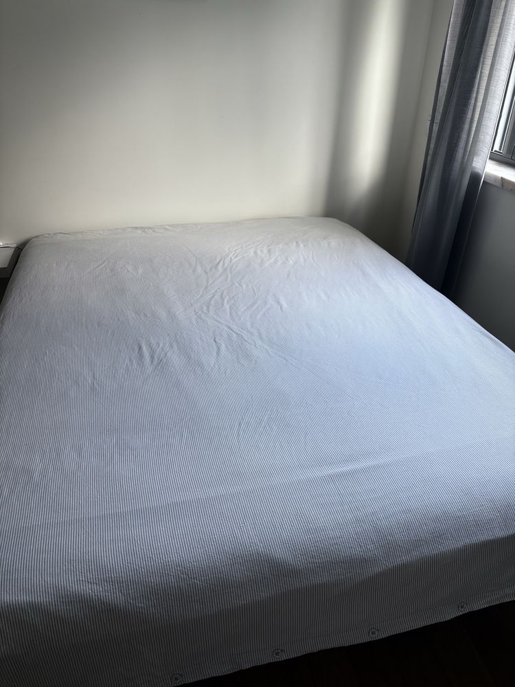 Colchão (1.60m x 2.00m) e estrutura de cama