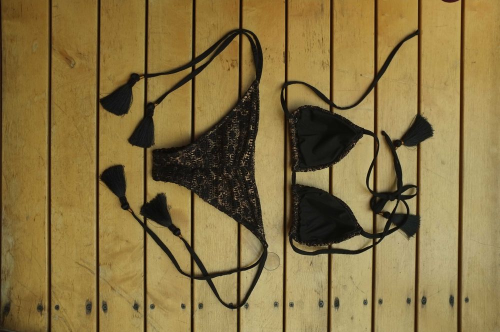 brokatowe czarne złote bikini Cosita Linda Beachwear gypsy jungle
