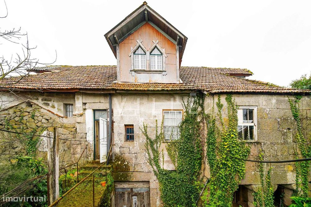 Moradia rústica em pedra para recuperar