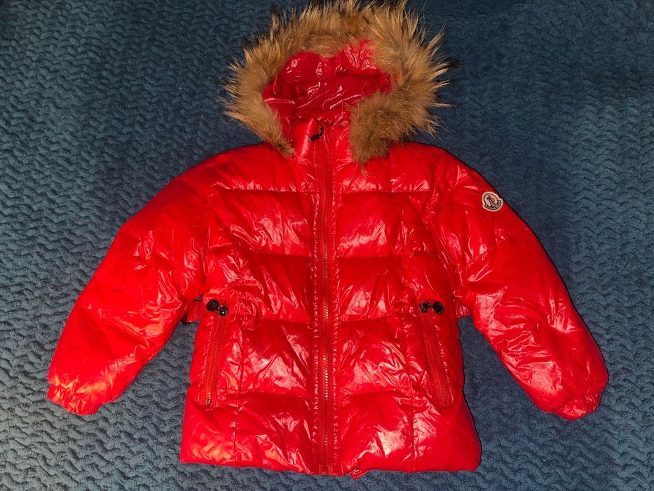 Красный зимний комбинезон Moncler