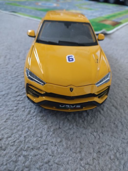 Model burago skala 1/20 Lamborghini Urus