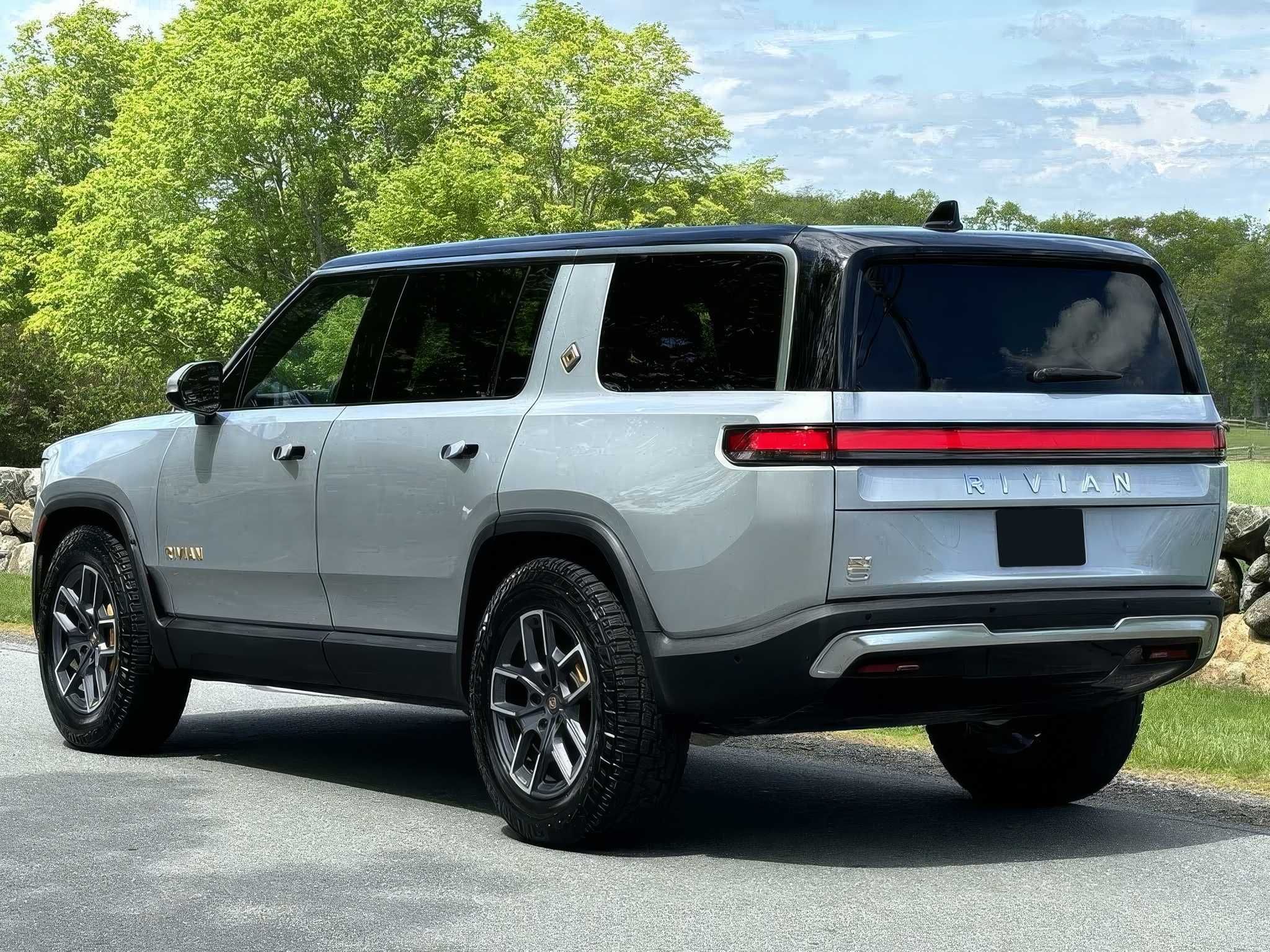 2022 Rivian R1S Launch Edition