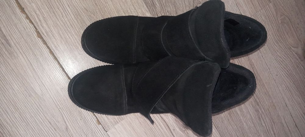 Sportowe damskie czarne botki.