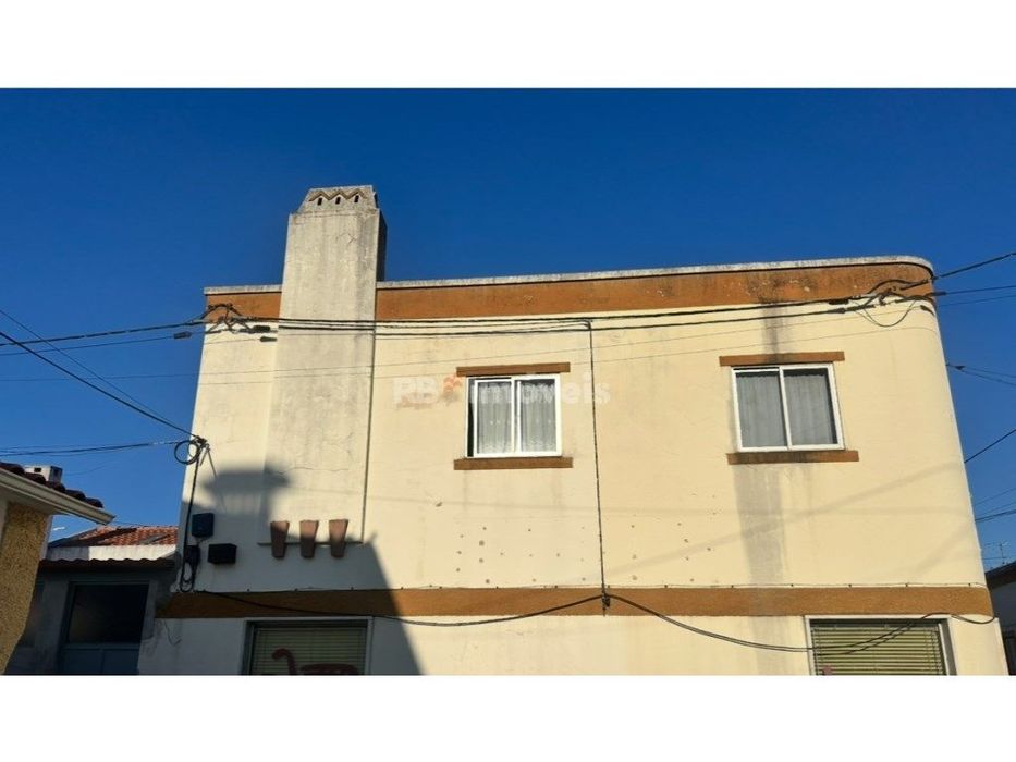 Moradia com loja no Tramagal