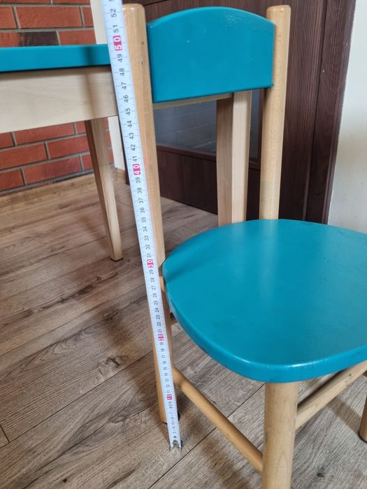 Stolik dziecięcy i krzesełka, komplet