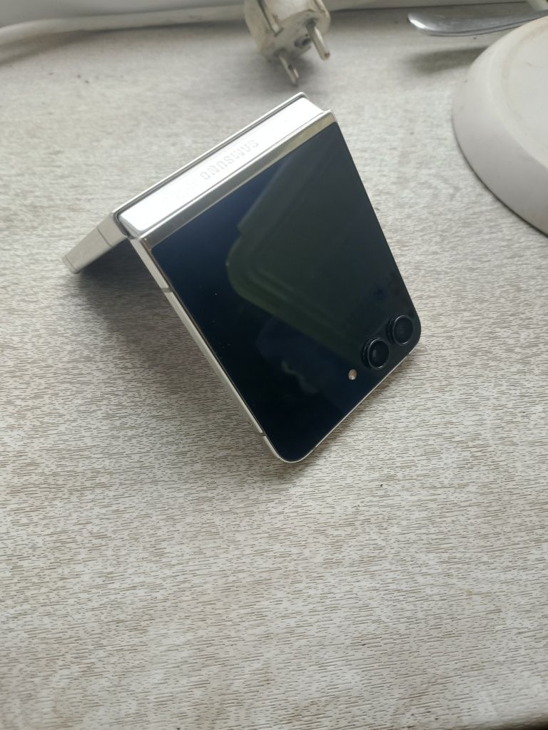 Galaxy Z Flip5 8/256