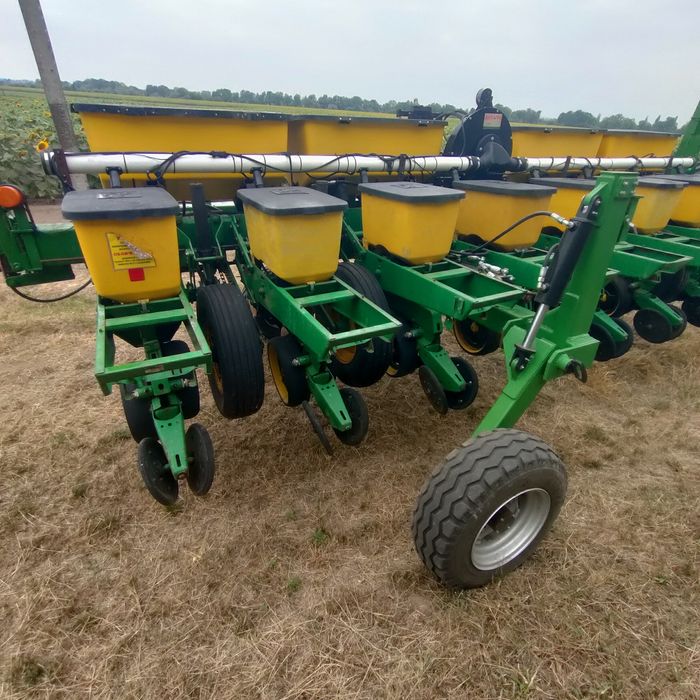 Сеялка John Deere 7000