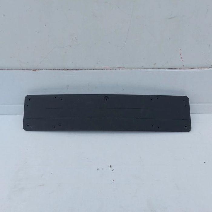PODKLADKA POD TABLICE REJESTRACYJNA MERCEDES E W213 ORYGINAL DEMONTAZ 2138850481
