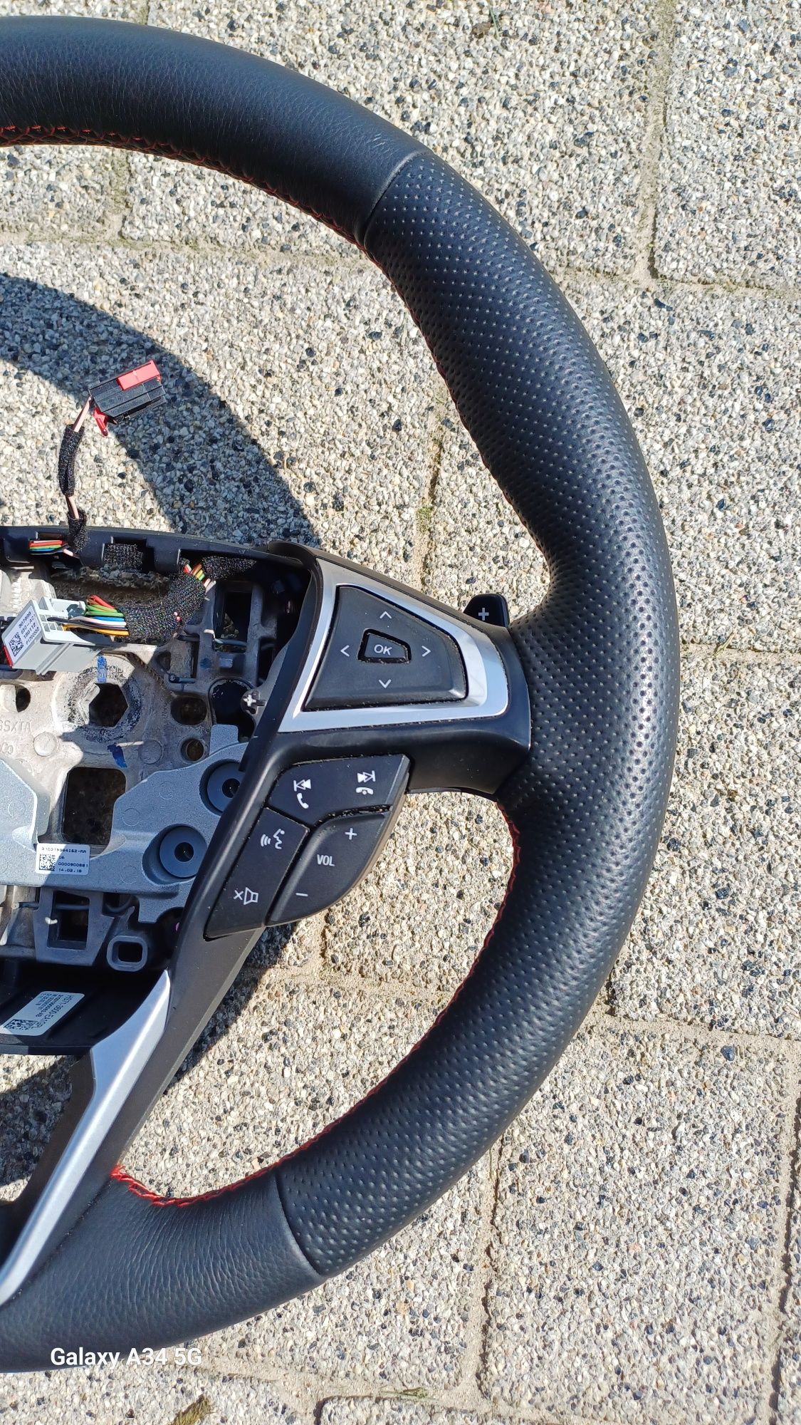 Kierownica skórzana łopatki czerwona nić ford s-max mk2 18r ST