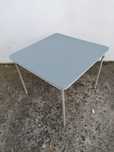 Mesa 85x85 com pés rebatíveis