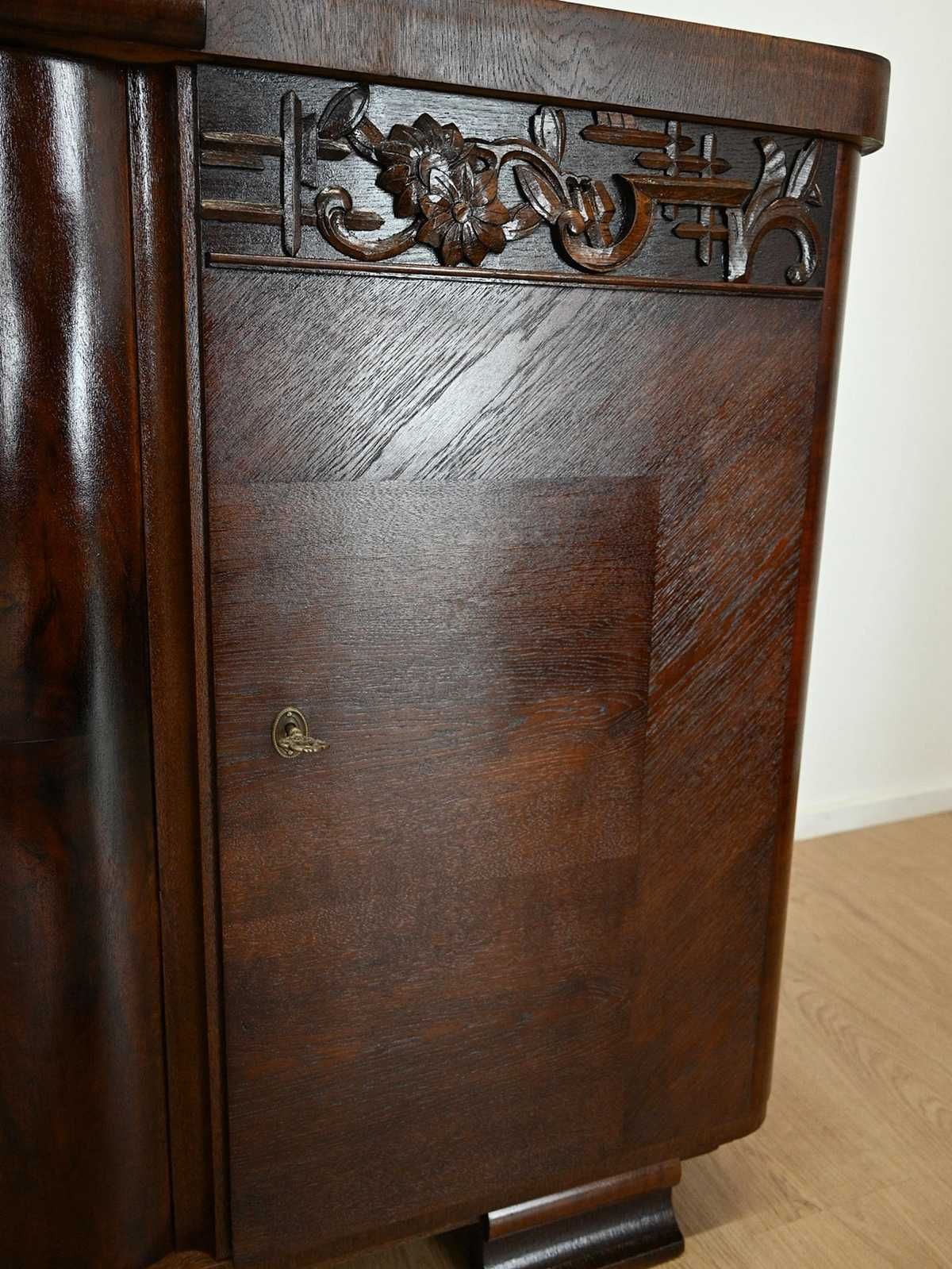 komoda z około 1930 roku z dekorami 072406