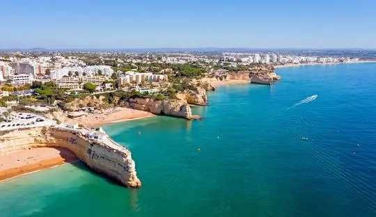 Apartamento T2 com Piscinas a 5 Min da Praia – Armação de Pêra Algarve