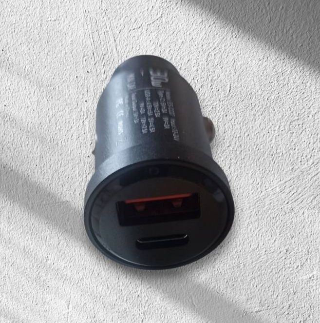 Автомобільний адаптер для зарядки гаджетів