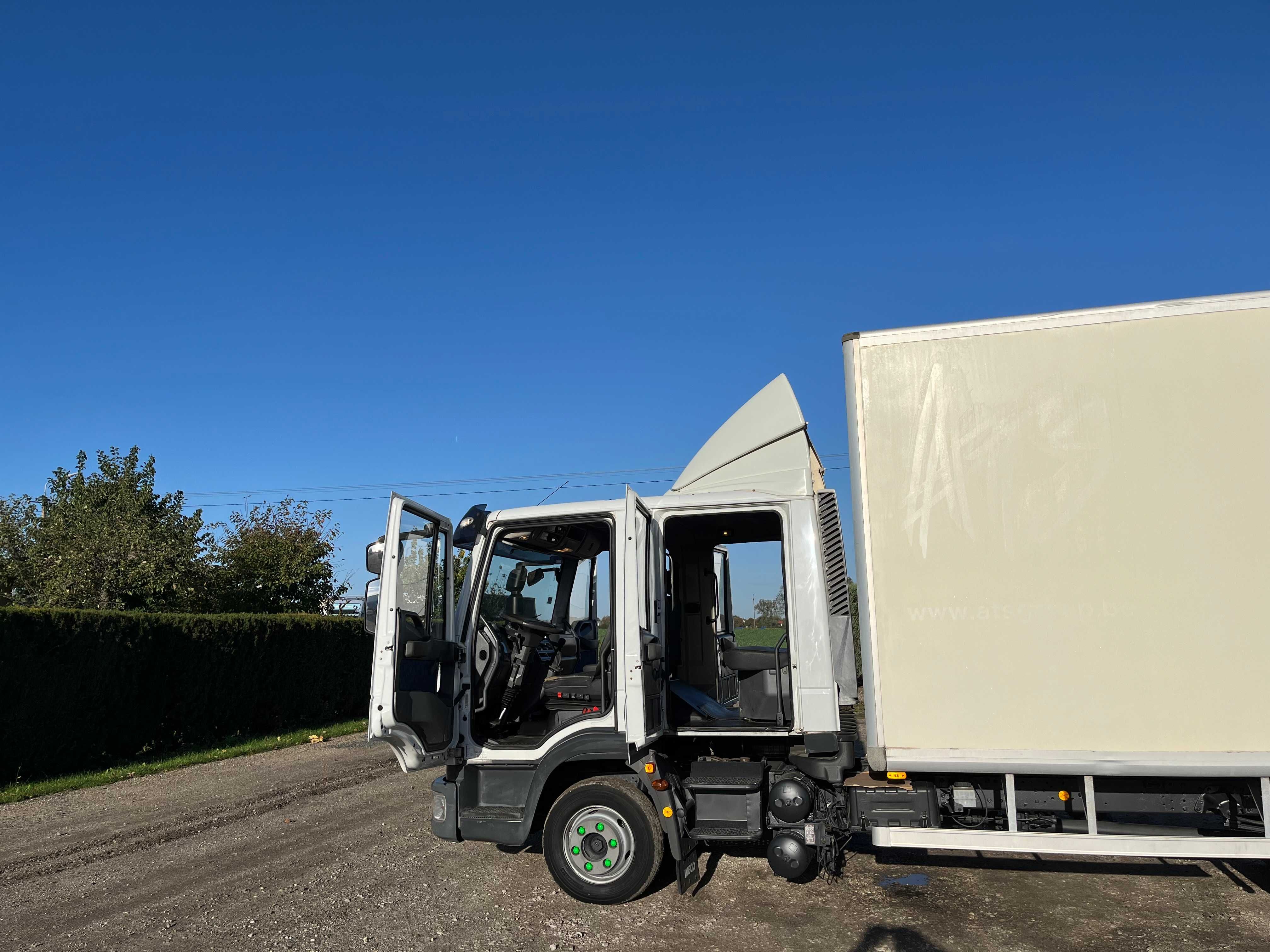 Iveco EUROCARGO brygadówka 7 osób, izoterma z windą