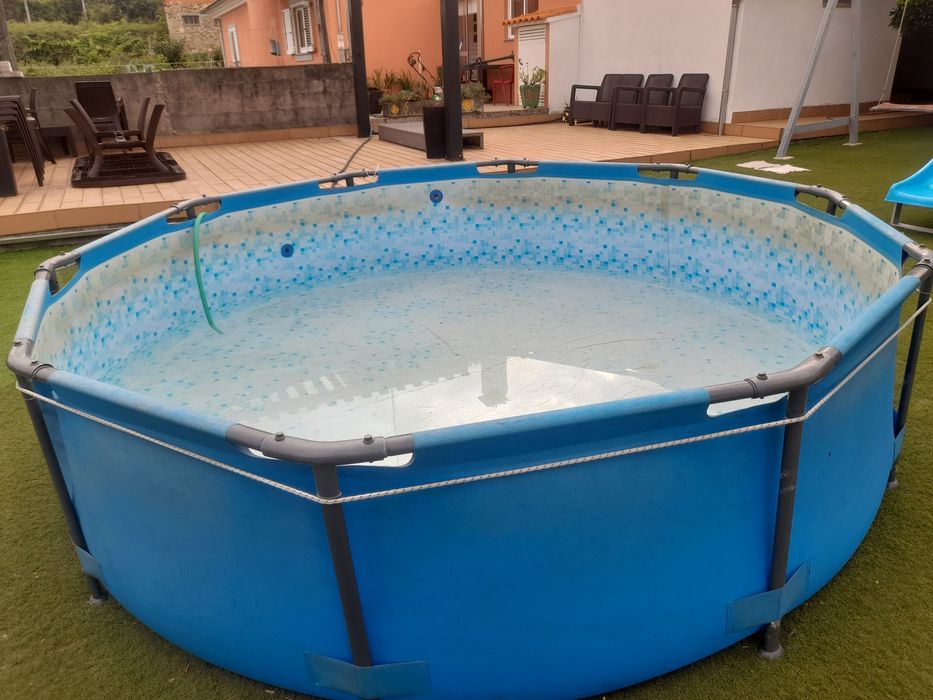 Piscina de 3000 por760 de altura